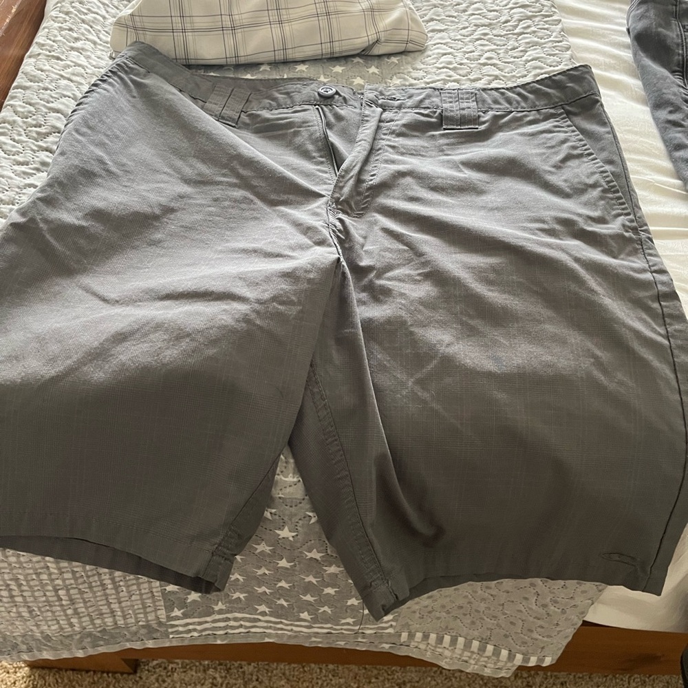 Men’s size 34 golf shorts